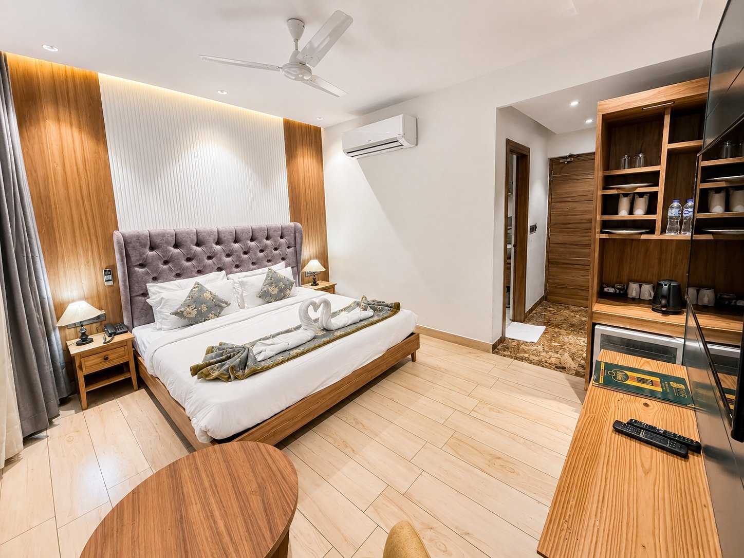 Deluxe Luxury Room with king bed and wood-accented interiors